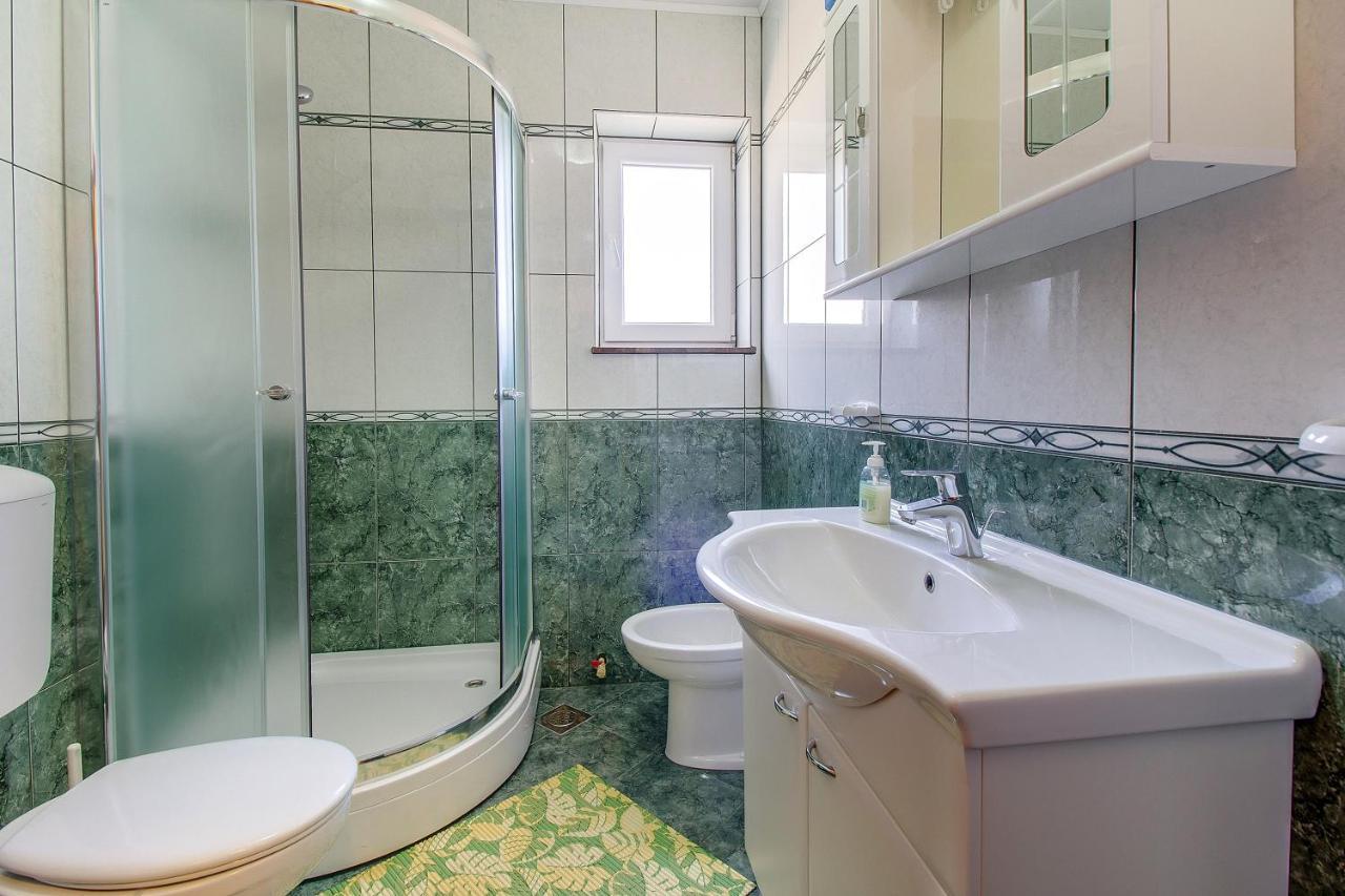 Apartments And Rooms By The Sea Nerezine, Losinj - 11815 Exterior foto